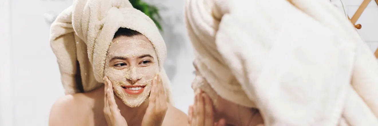 روتین کامل آرایش صورت برای پوست‌های چرب — نکات و محصولات پیشنهادی